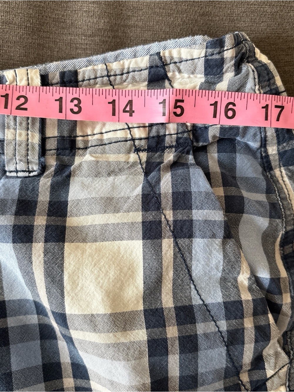 St. John's Bay man’s Navy and White Plaid Cargo Shorts. 34 - Picture 4 of 8